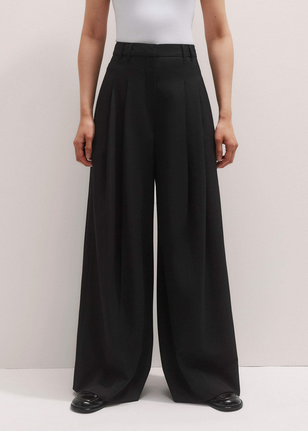 Black Wide-Leg Pleat Pant