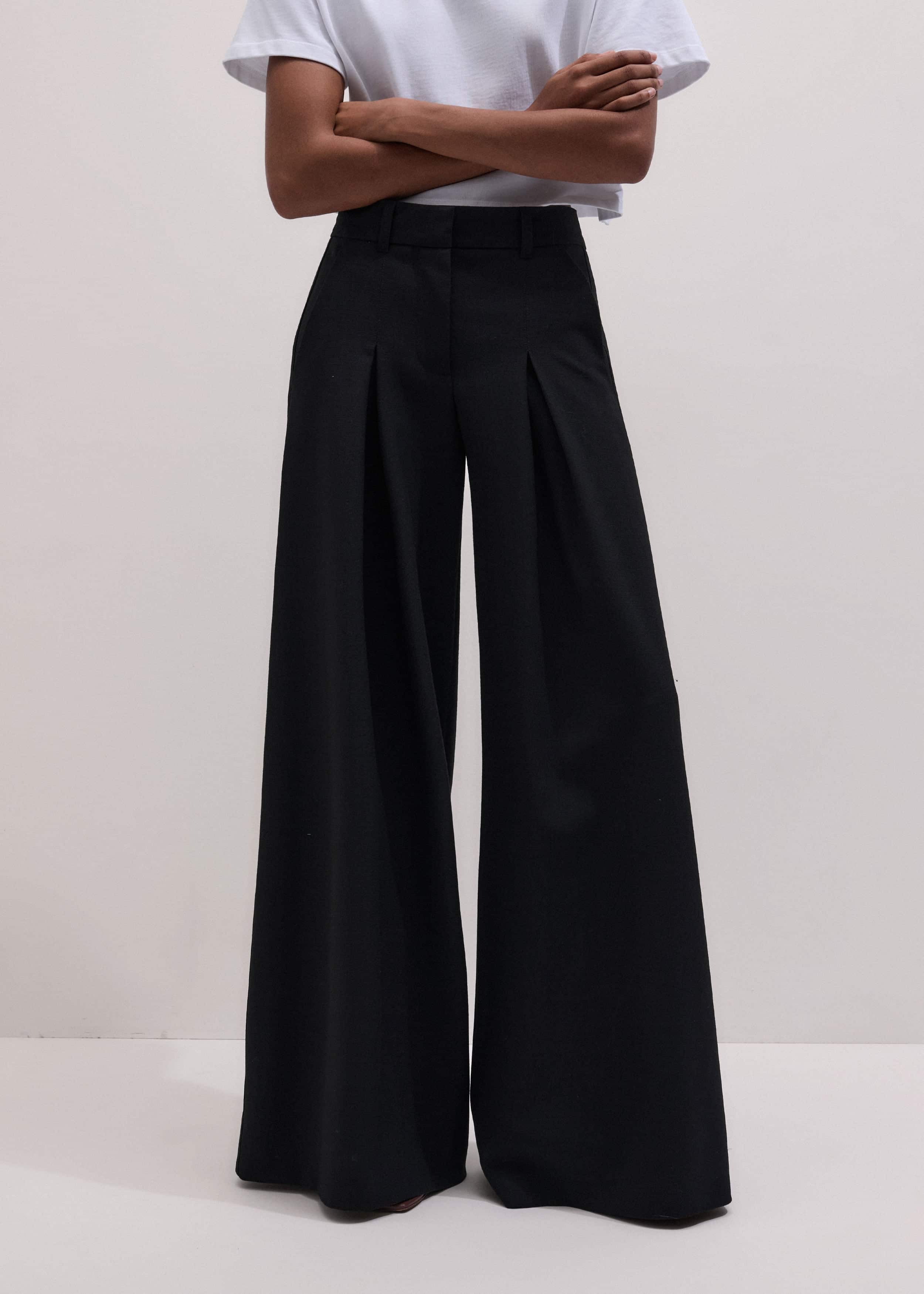 Black Very Wide-Leg Pant