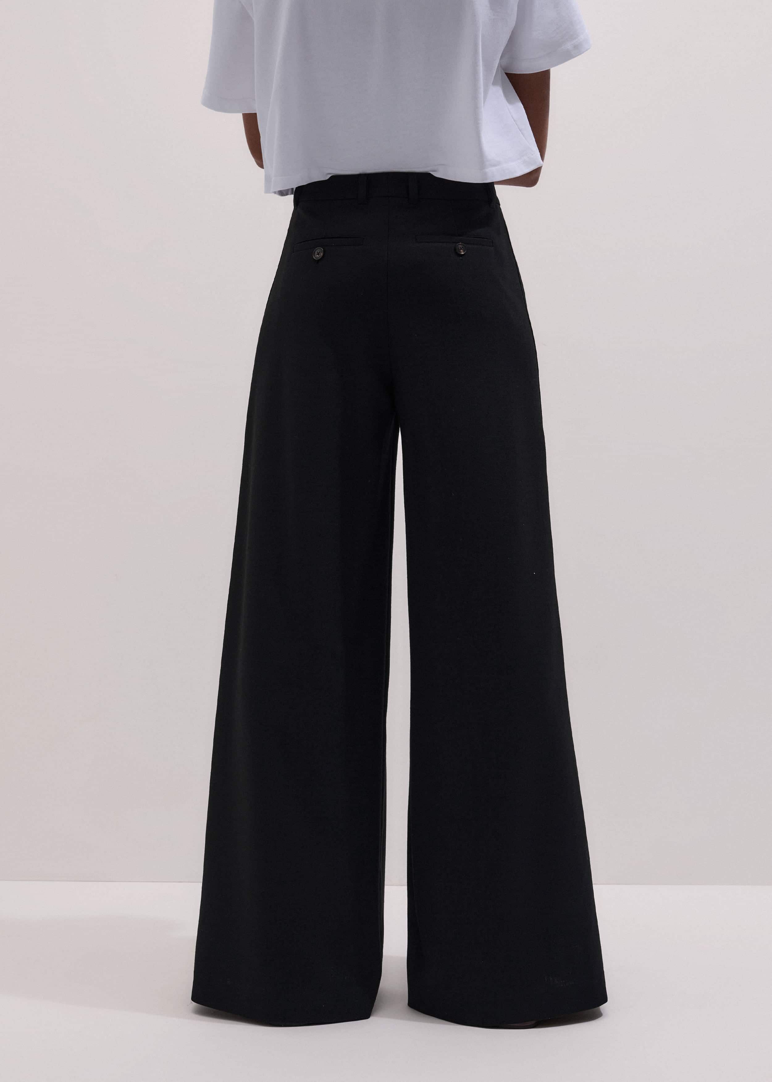 Black Very Wide-Leg Pant