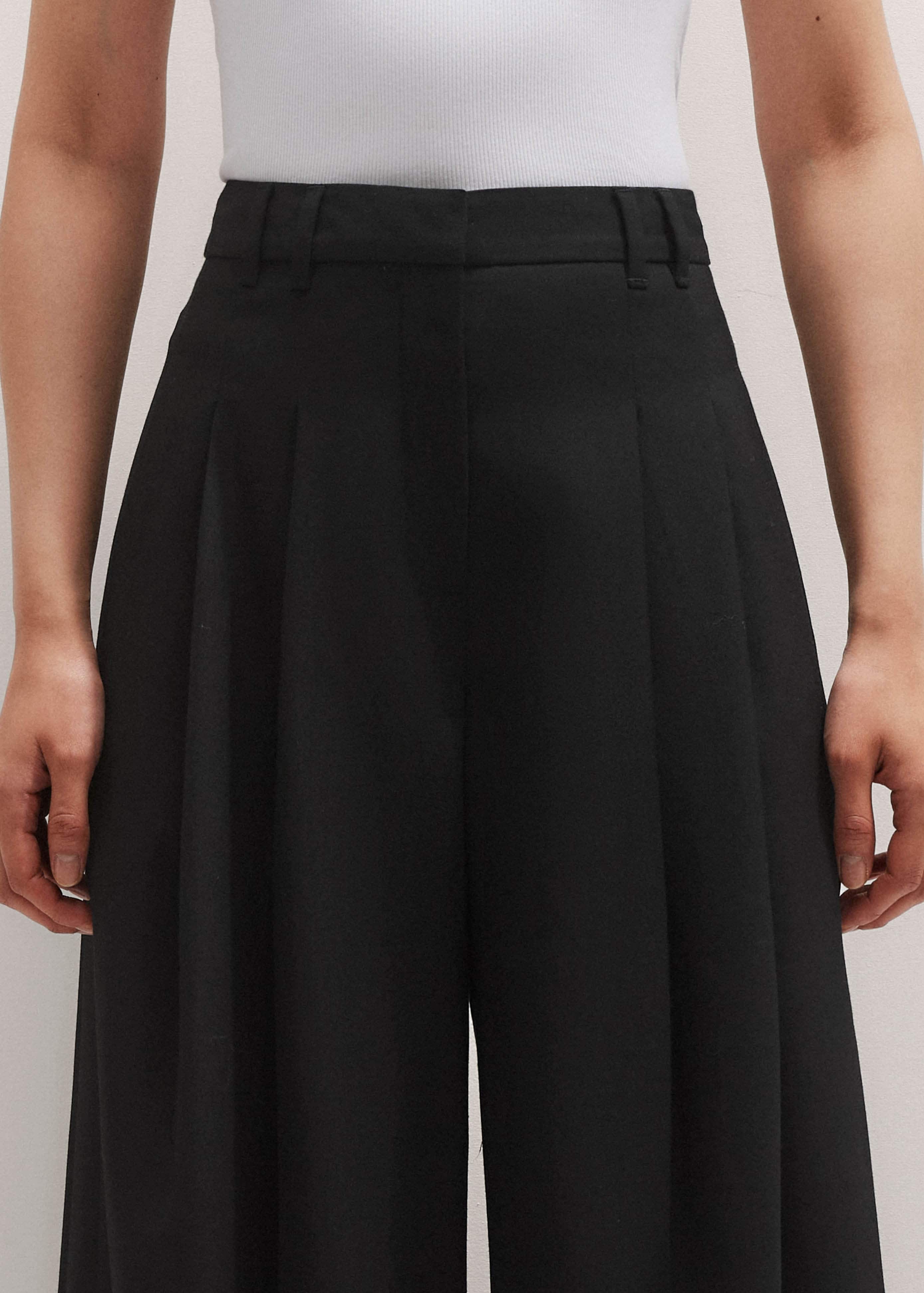 Black Wide-Leg Pleat Pant