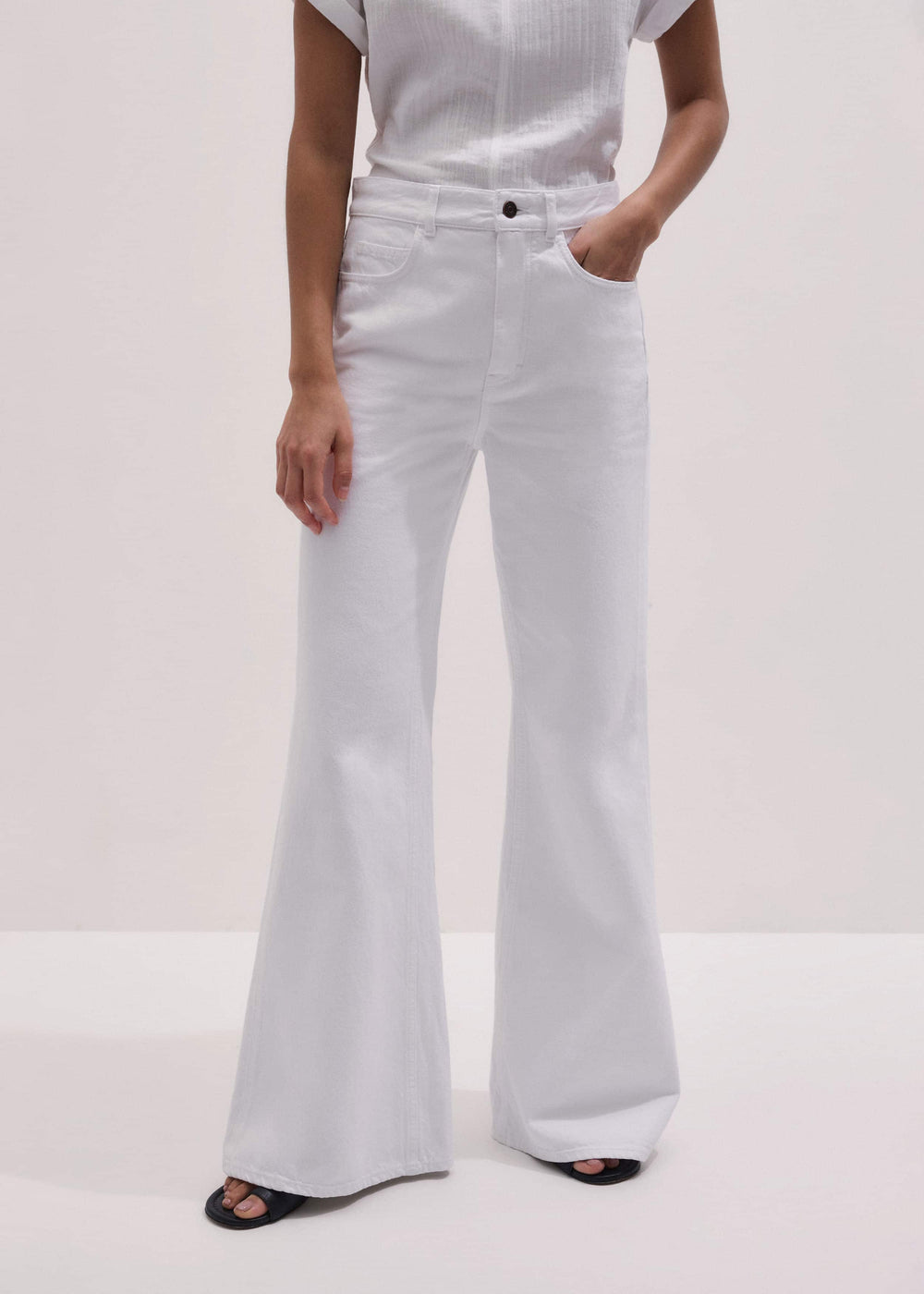White Leg Elongator Jean
