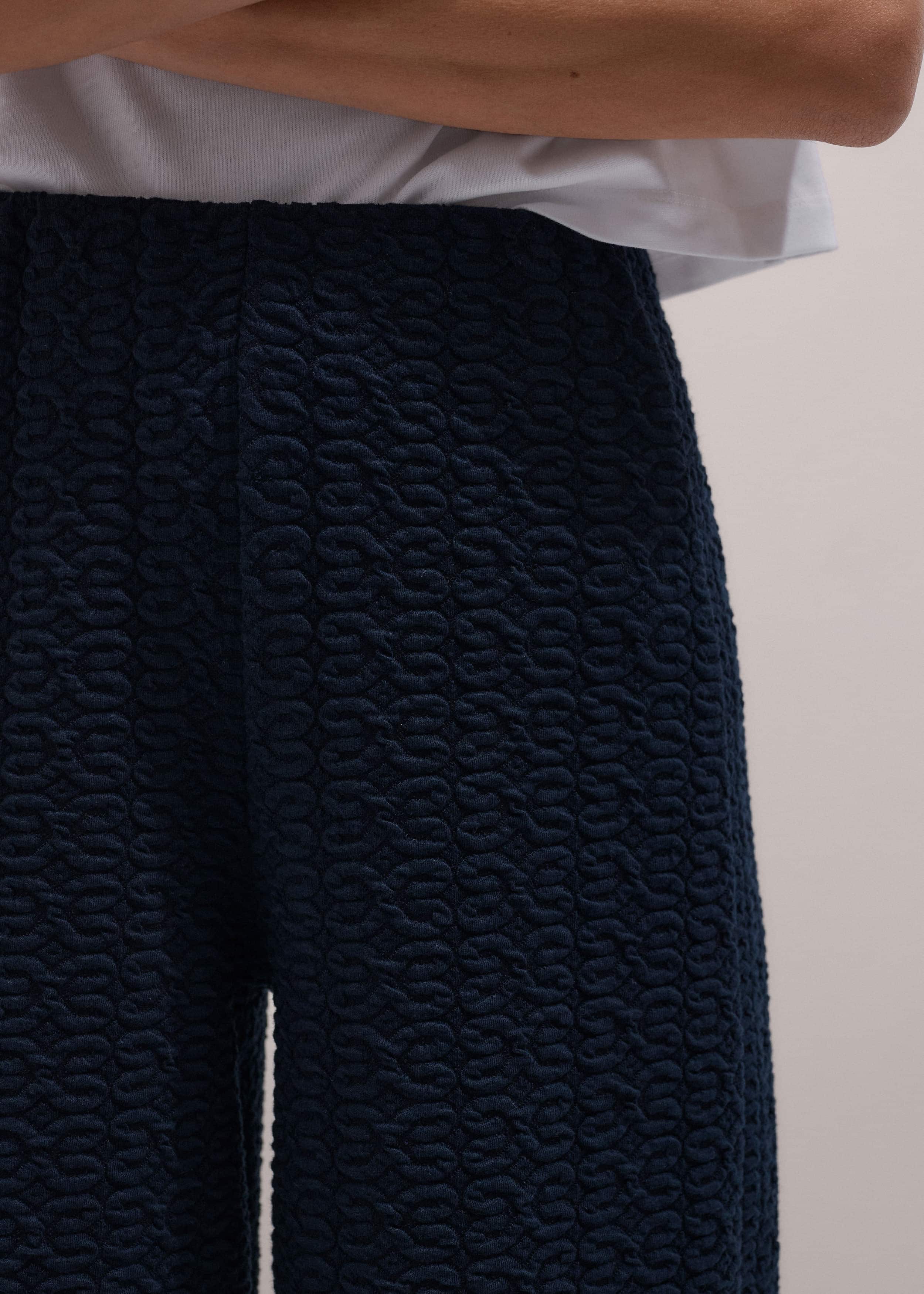 Navy Curling Cross Jacquard Cropped Pant