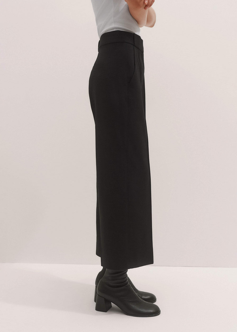 Black Straight Crop Pant