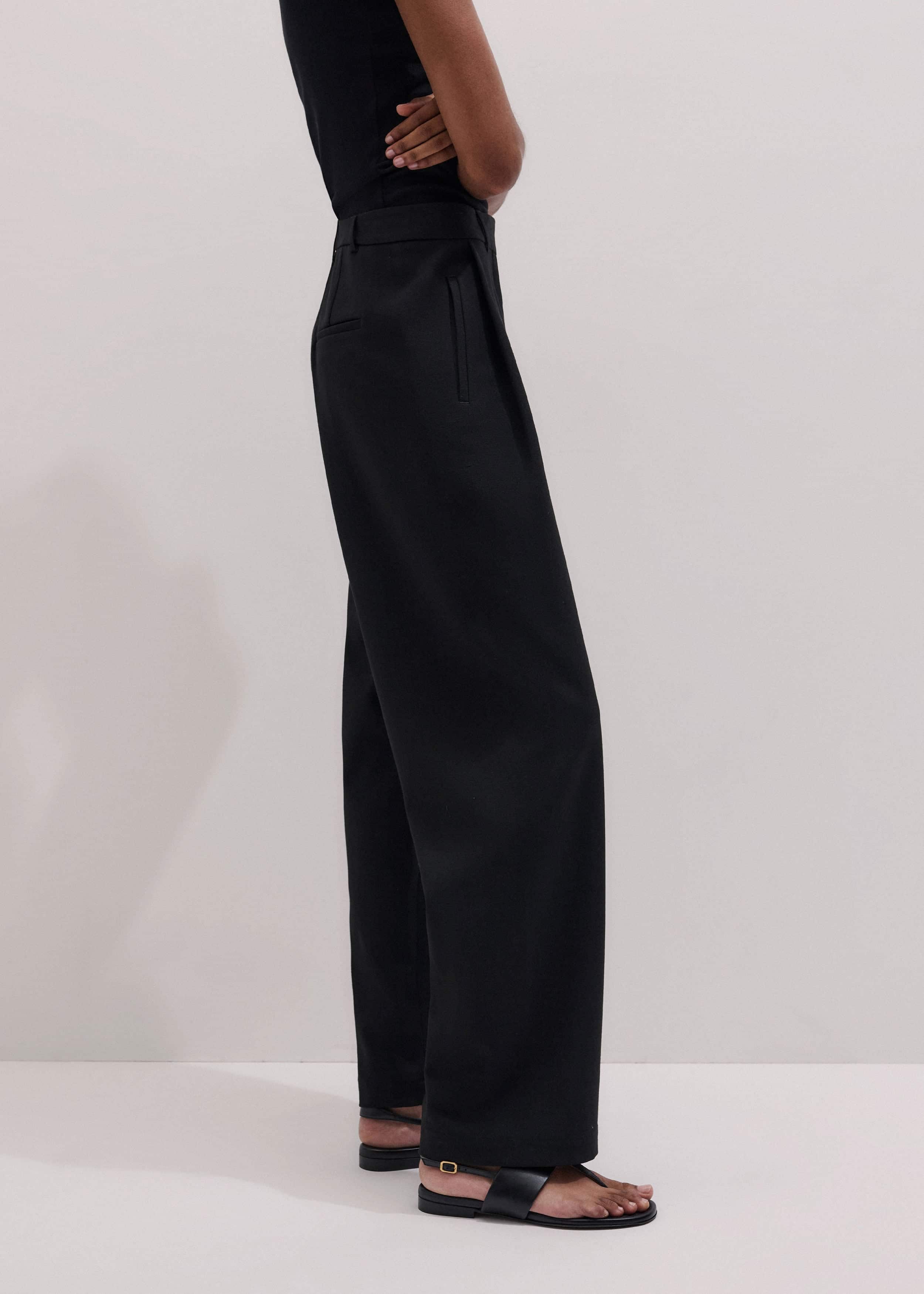 Black Clever Tapered Pant