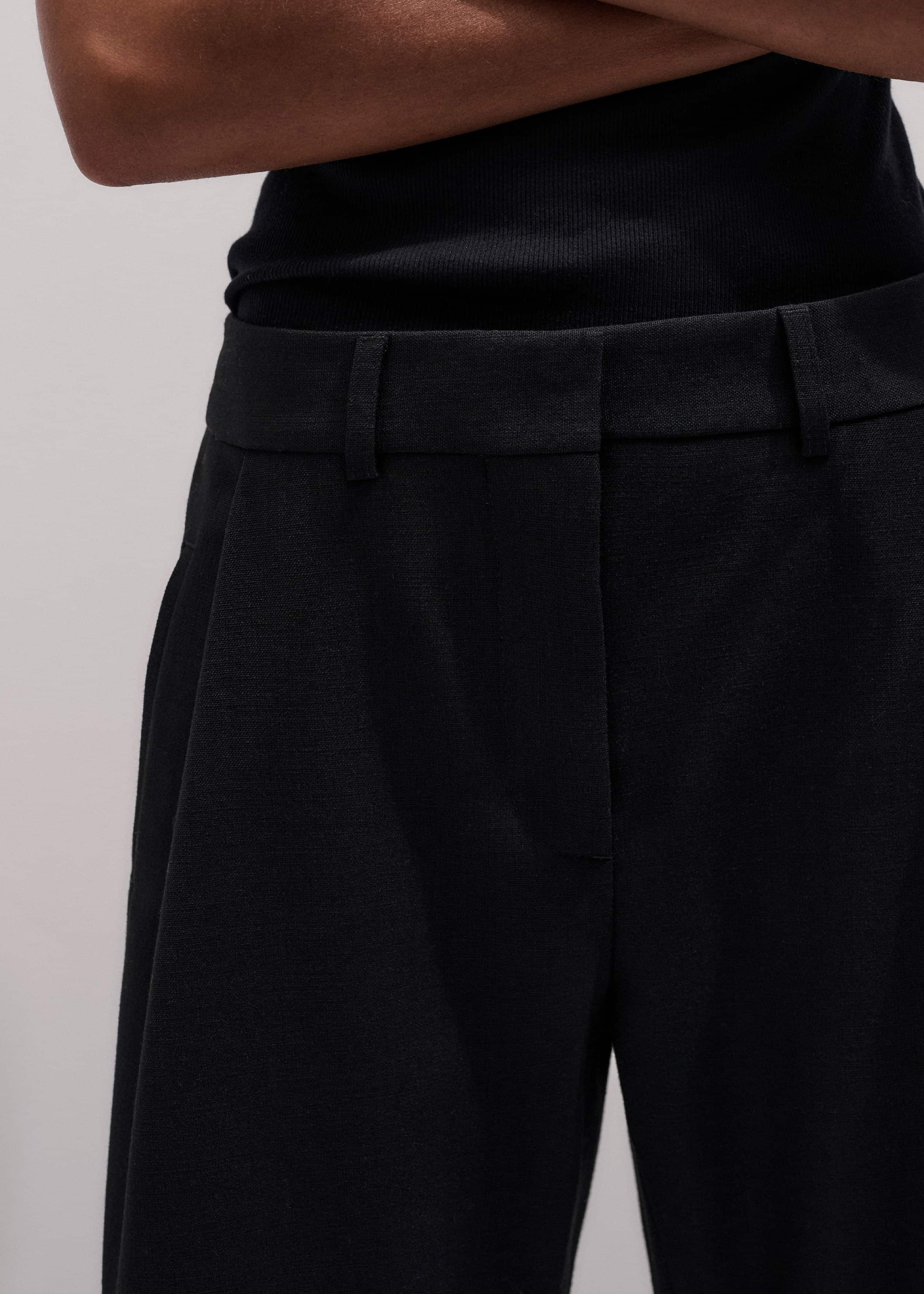 Black Clever Tapered Pant