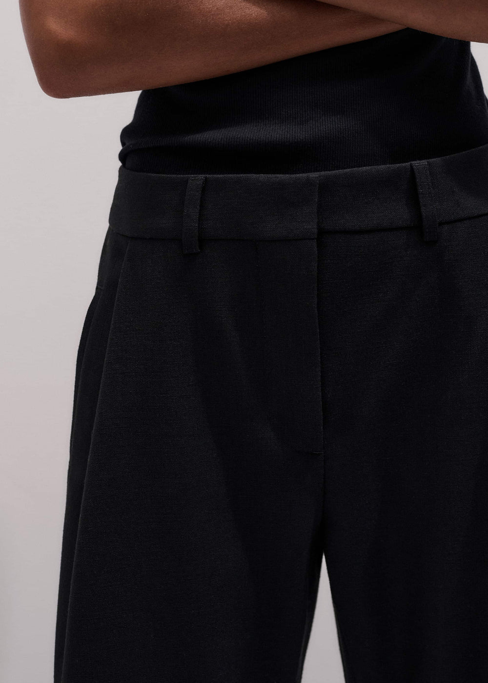 Black Clever Tapered Pant