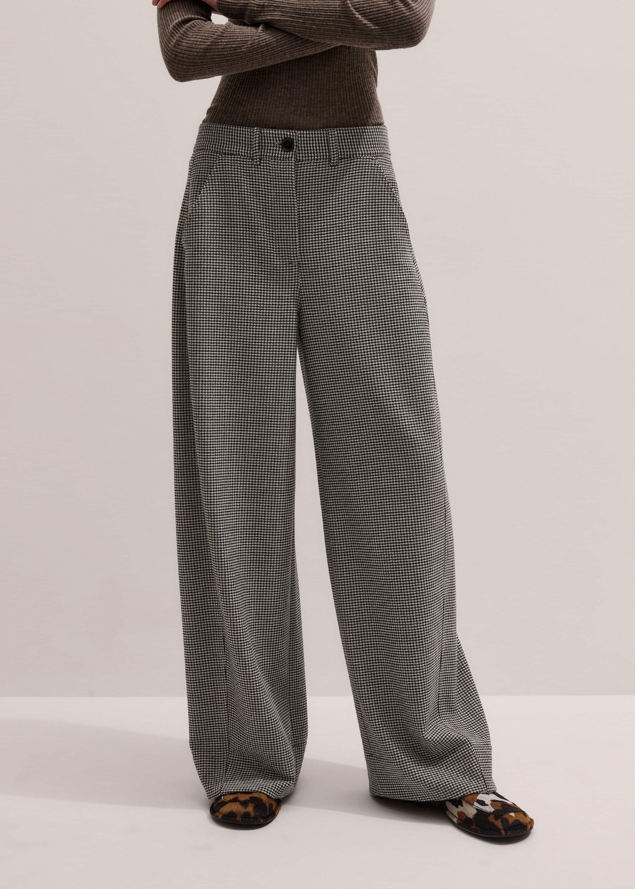 Ivory Houndstooth Extreme Tapered Pant