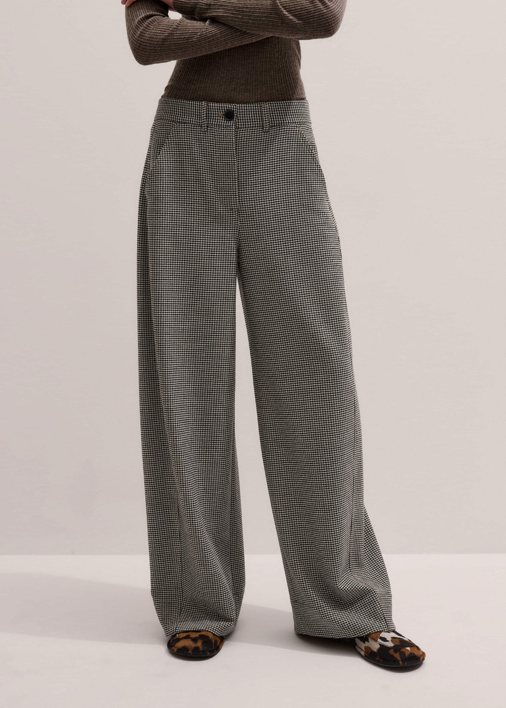 Ivory Houndstooth Extreme Tapered Pant