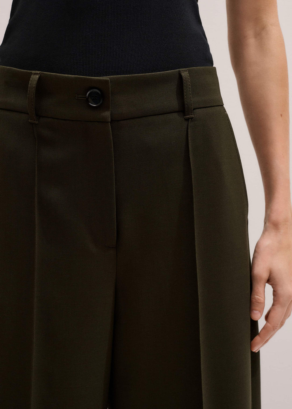 Olive Green Pintuck Tapered Pant