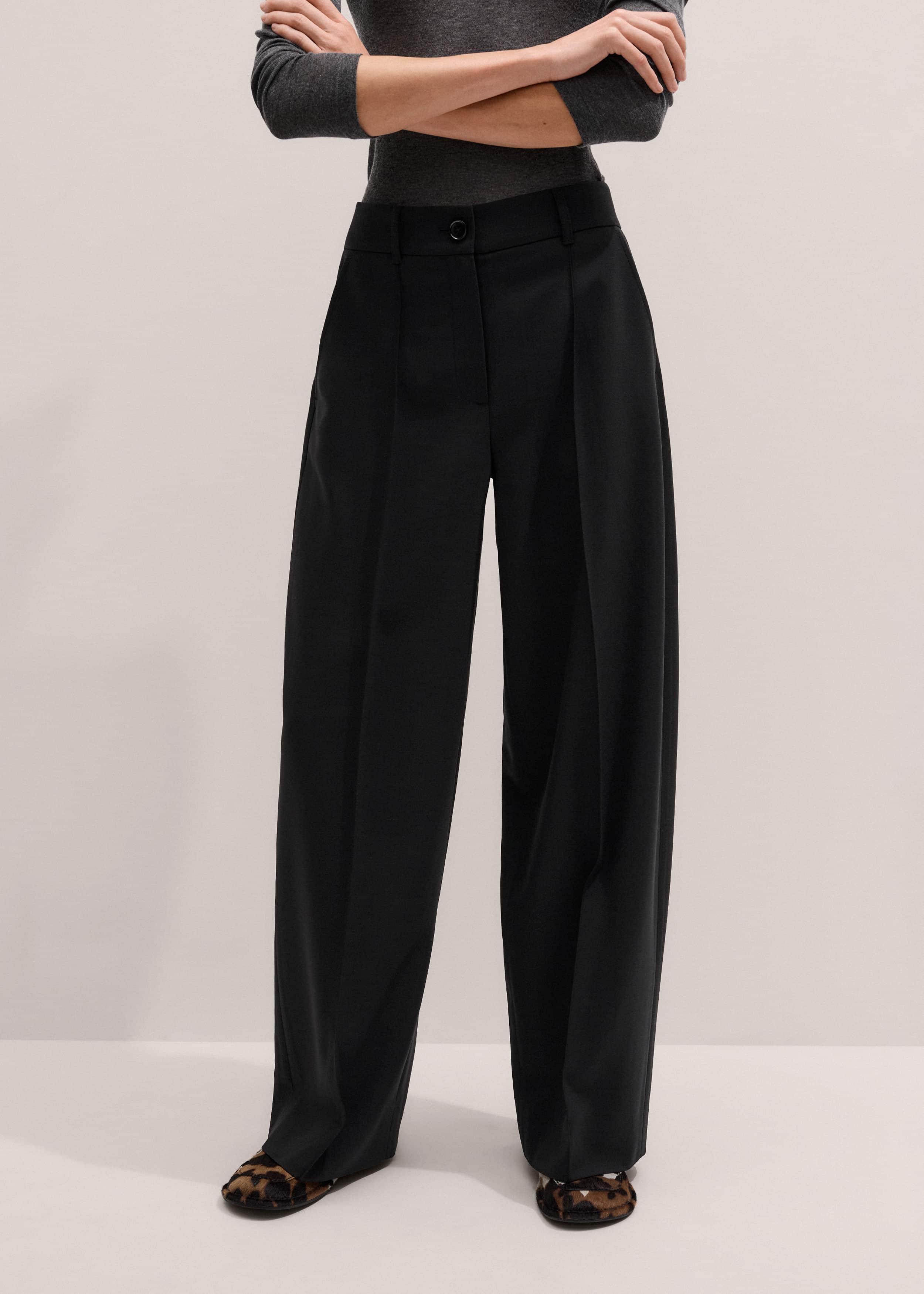 Black Pintuck Taper Pant