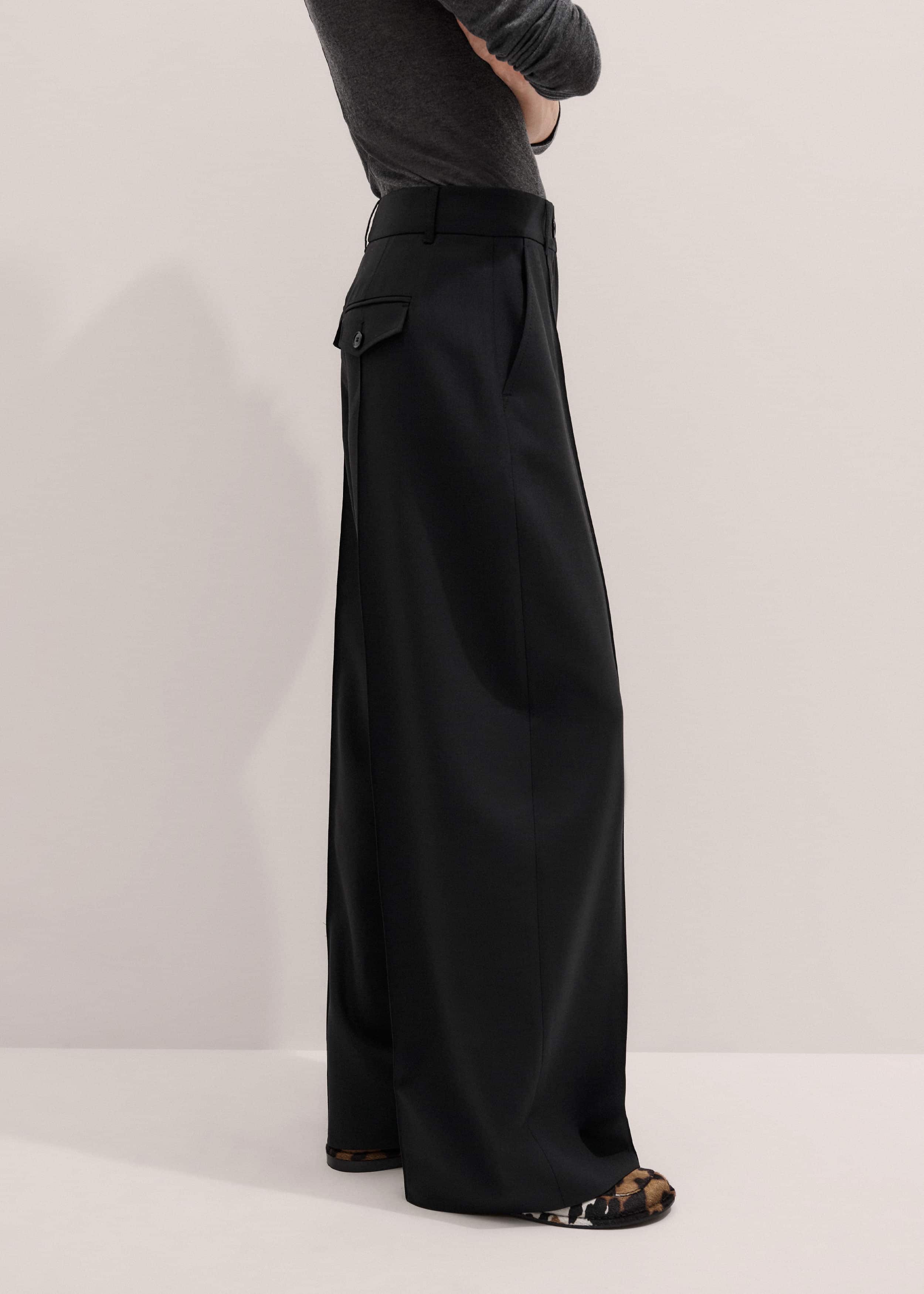 Black Pintuck Taper Pant