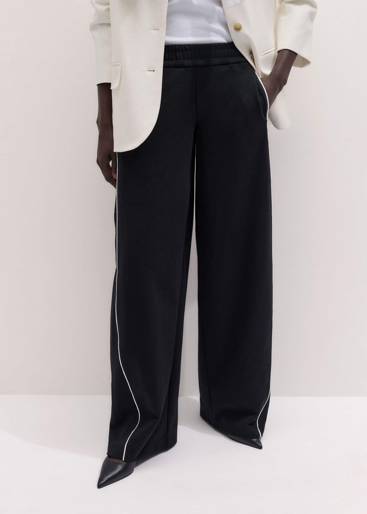 Black Wide Barrel Track Pant