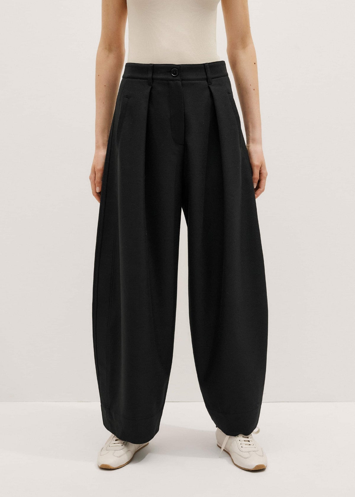 Black Barrel Leg Pant