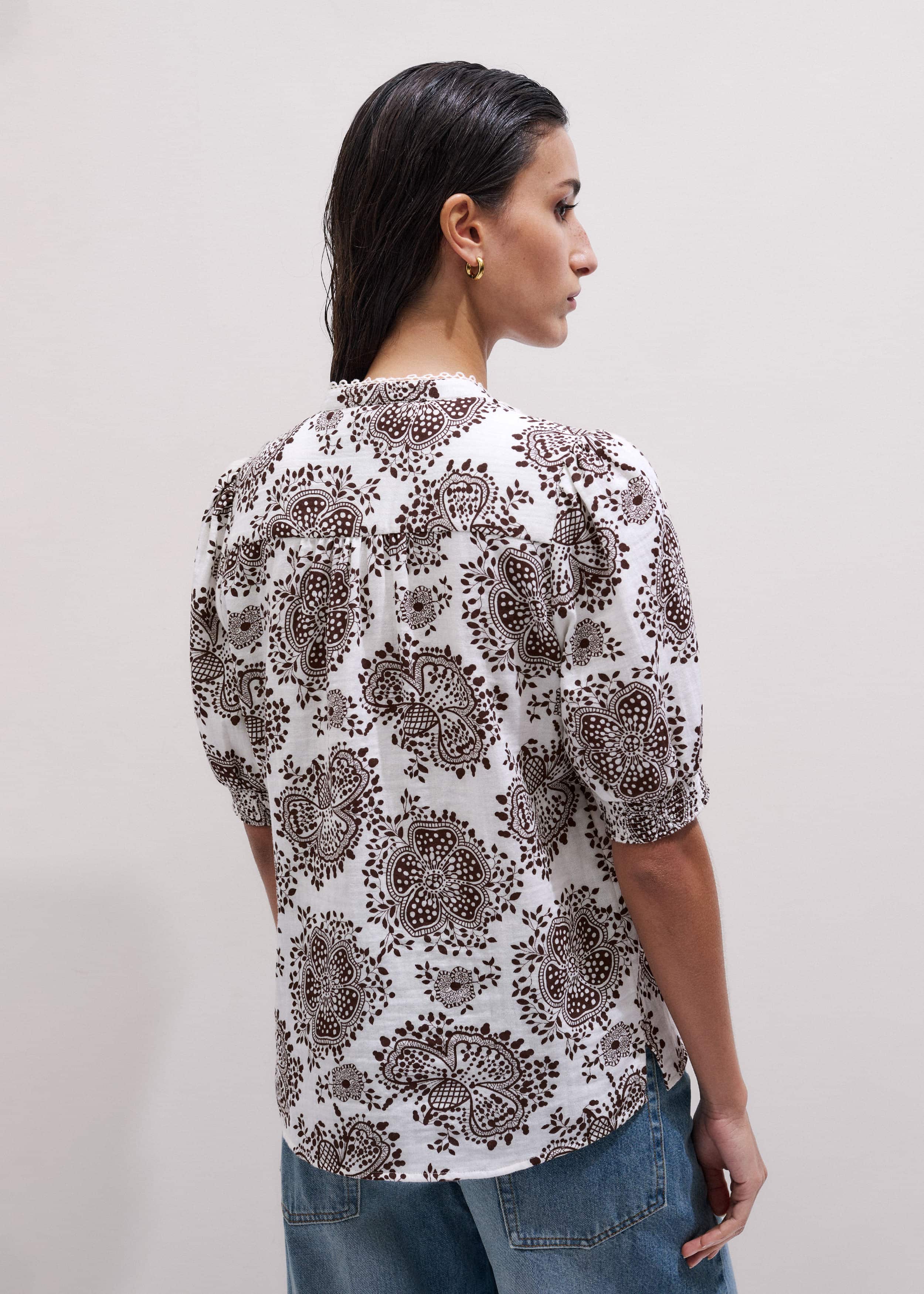 White Cheesecloth In-Full-Bloom Print Straight Blouse