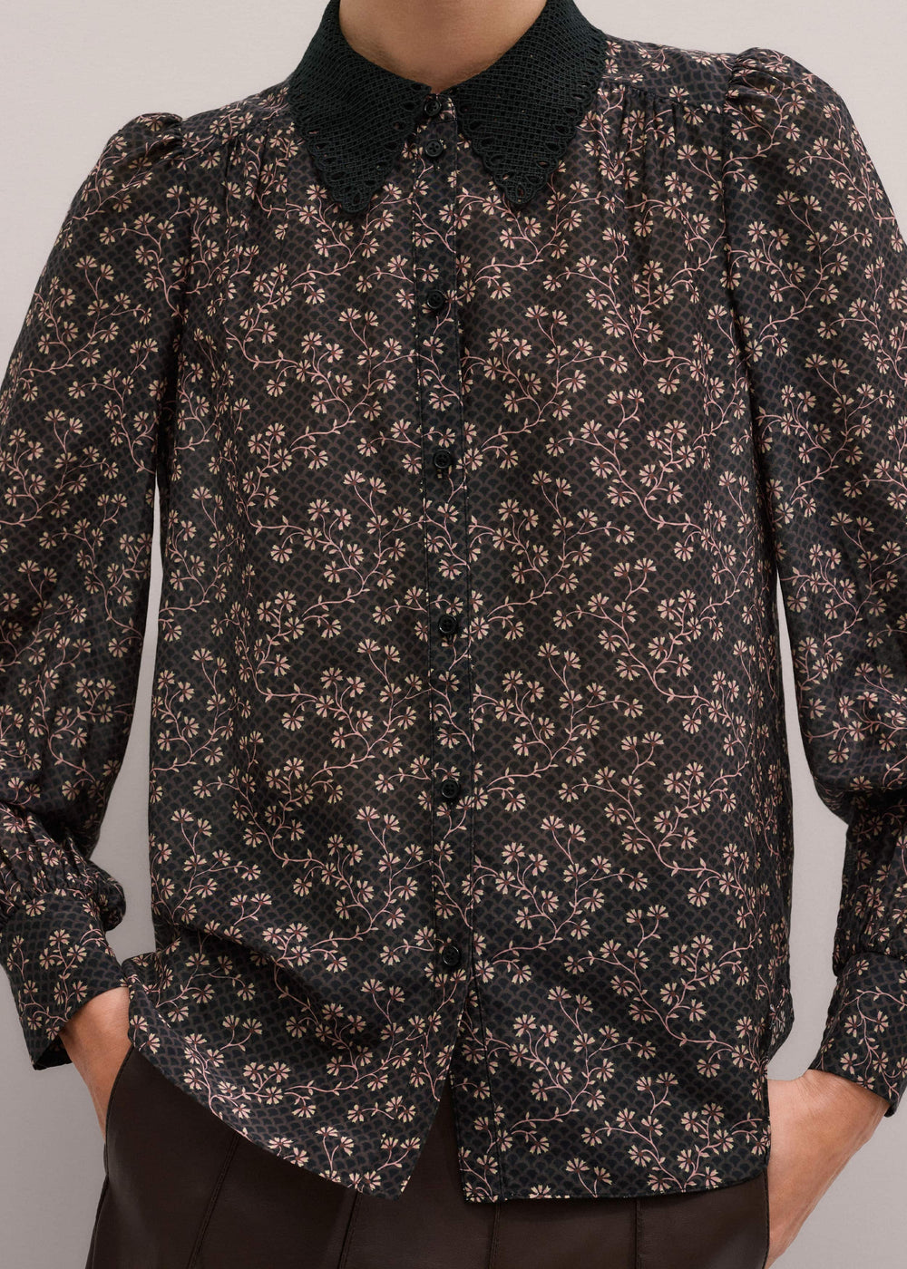 Black Scallop Daisy Print Feature Collar Blouse