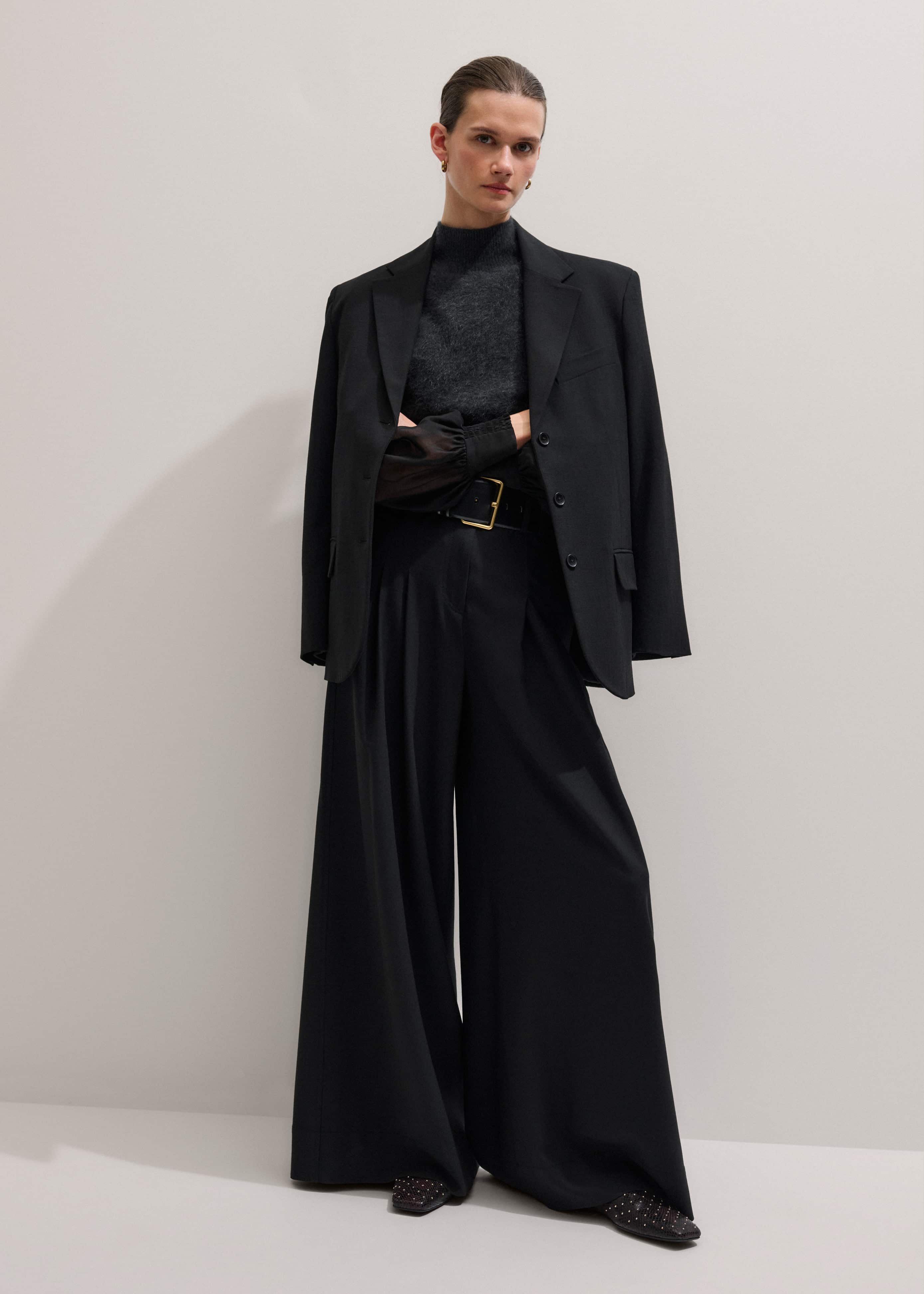 Black Balloon Sleeve Slim Layering Top