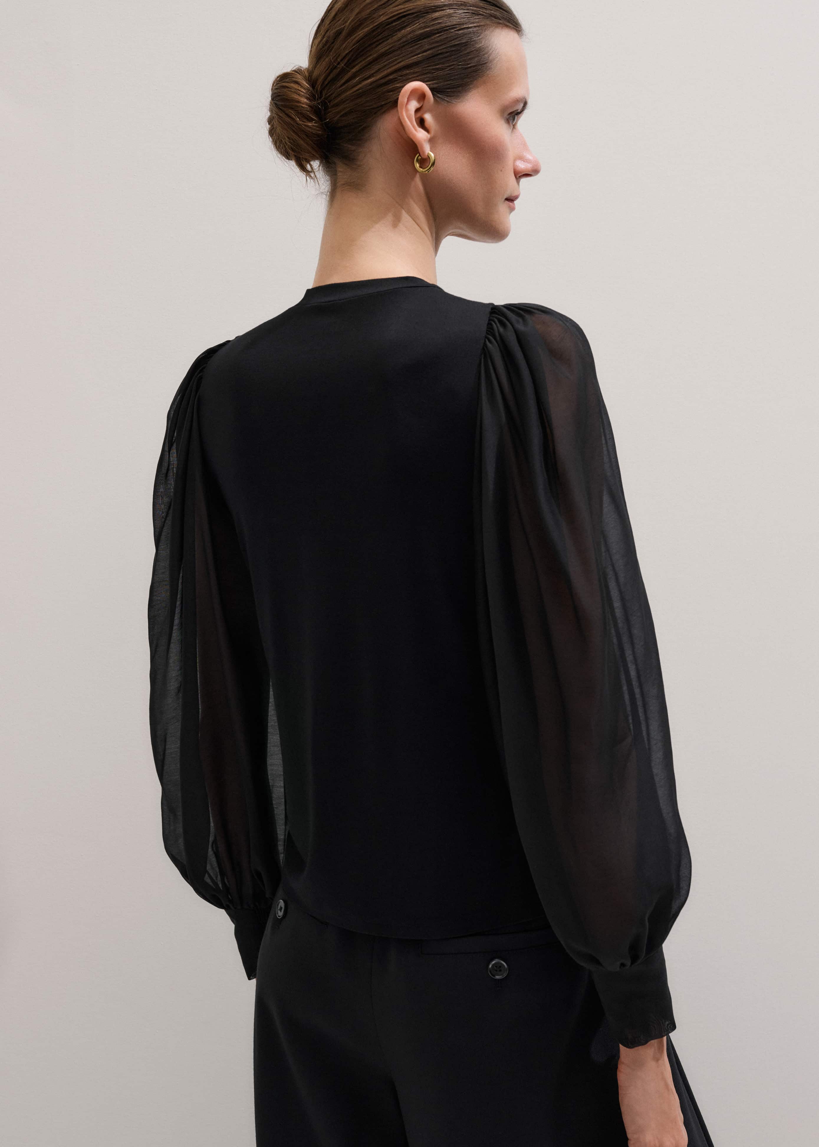 Black Balloon Sleeve Slim Layering Top