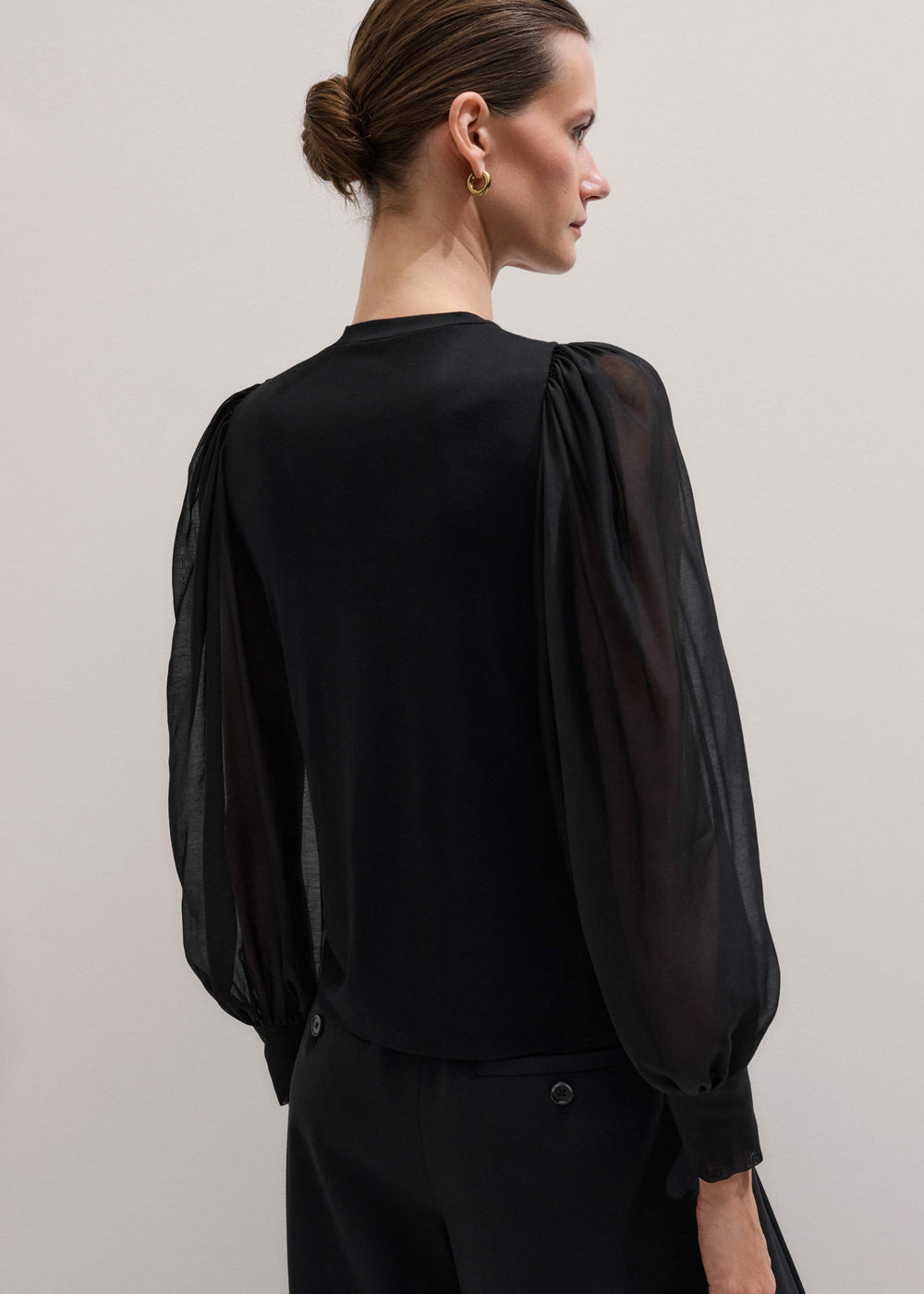 Black Balloon Sleeve Slim Layering Top