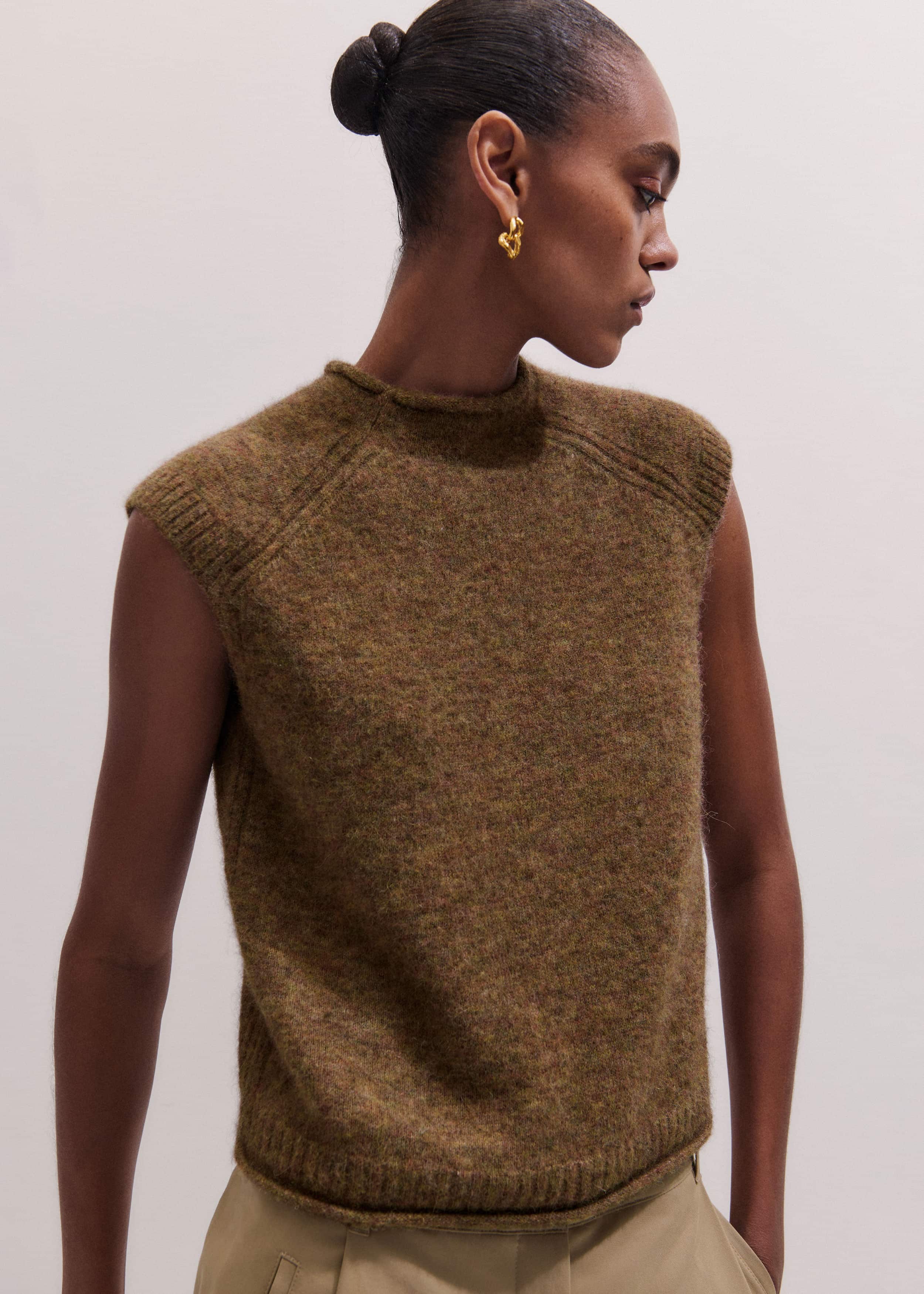 Brown Roll Trim Straight Layering Sweater Vest