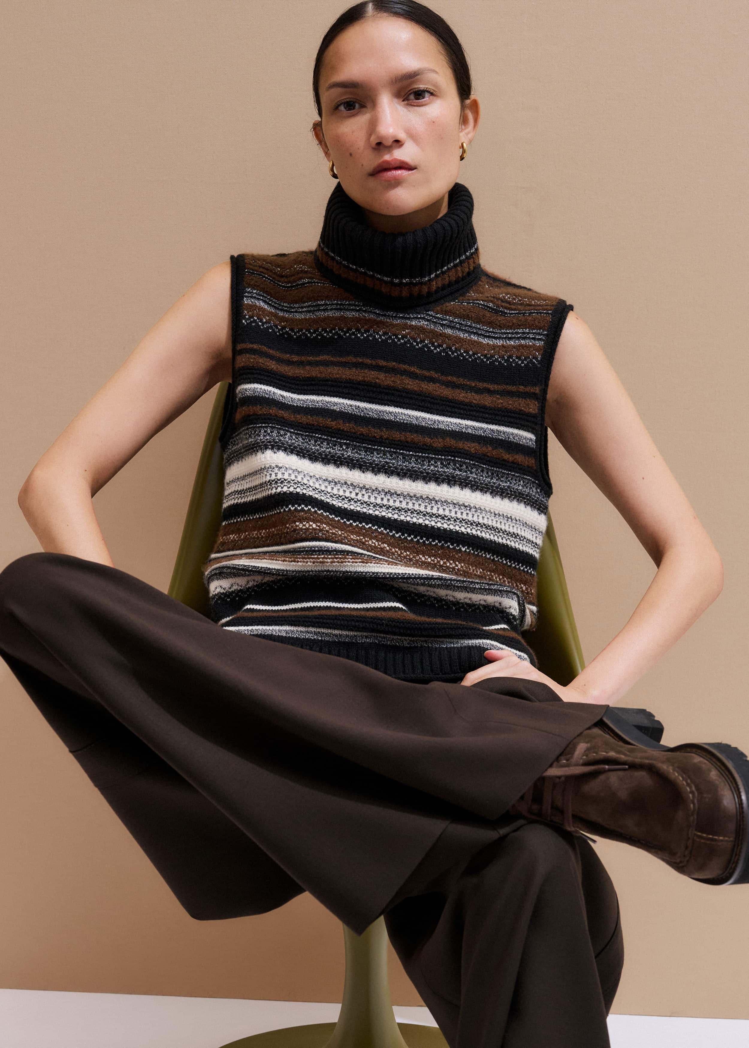 Black Textured Stitch Straight Sweater Vest + Snood