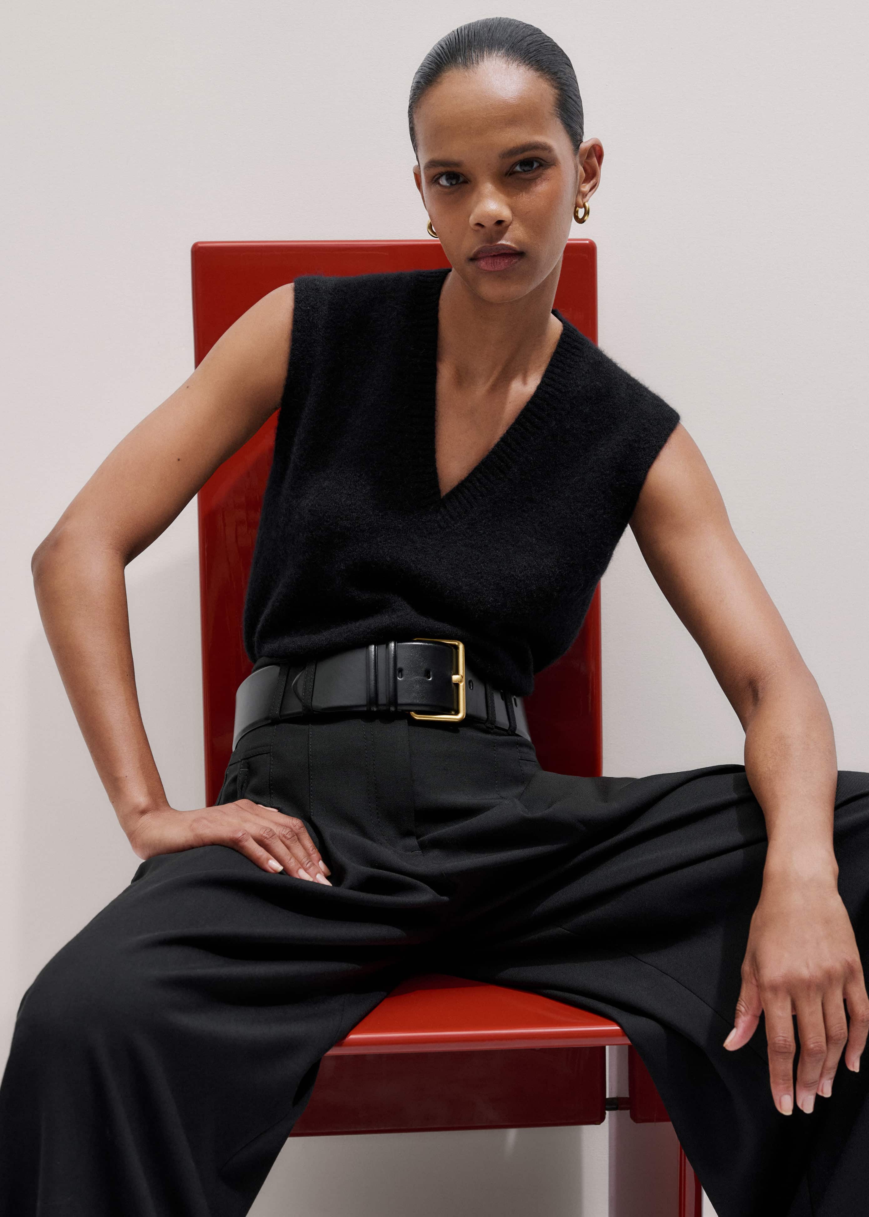Black V-Neck Straight Knit Vest