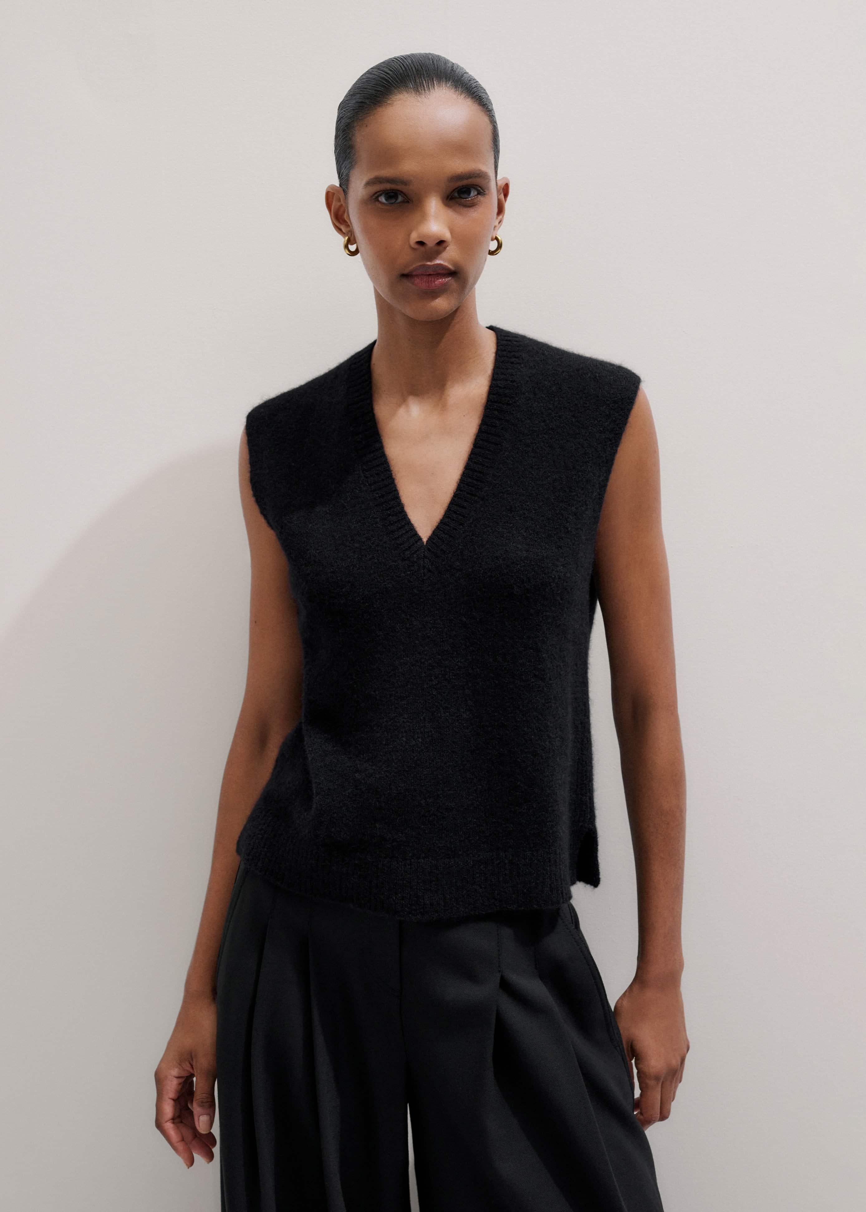 Black V-Neck Straight Knit Vest