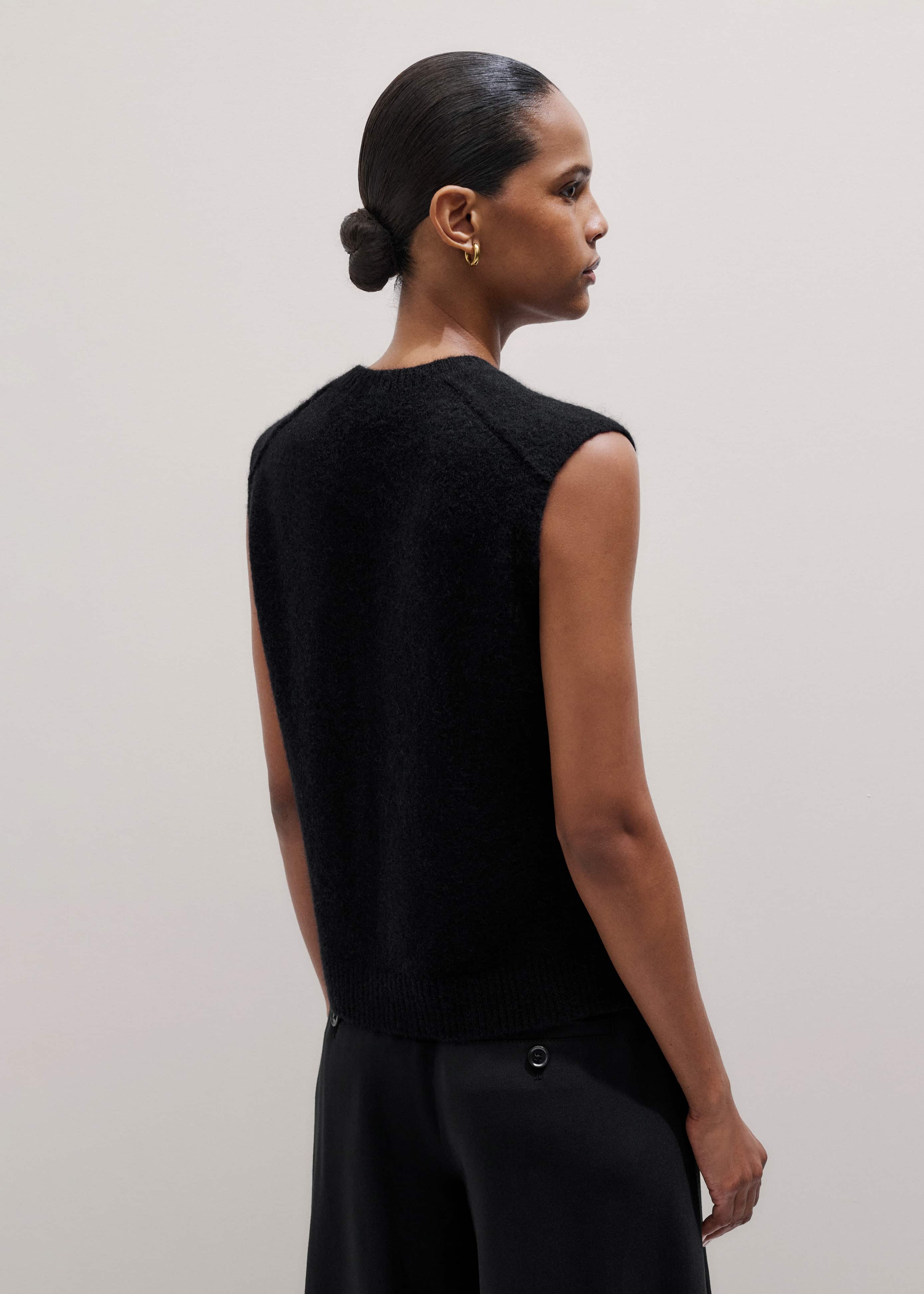 Black V-Neck Straight Knit Vest