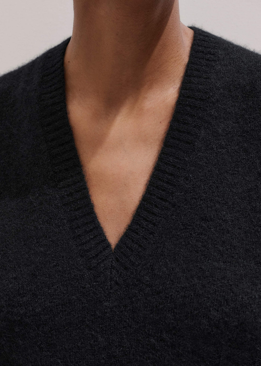 Black V-Neck Straight Knit Vest