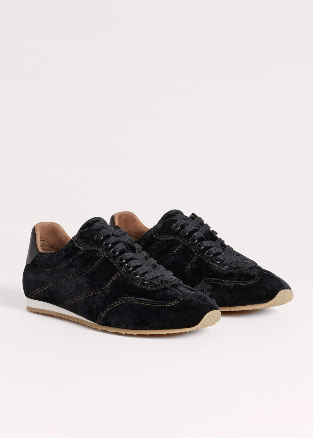 Black Velvet Retro Runner
