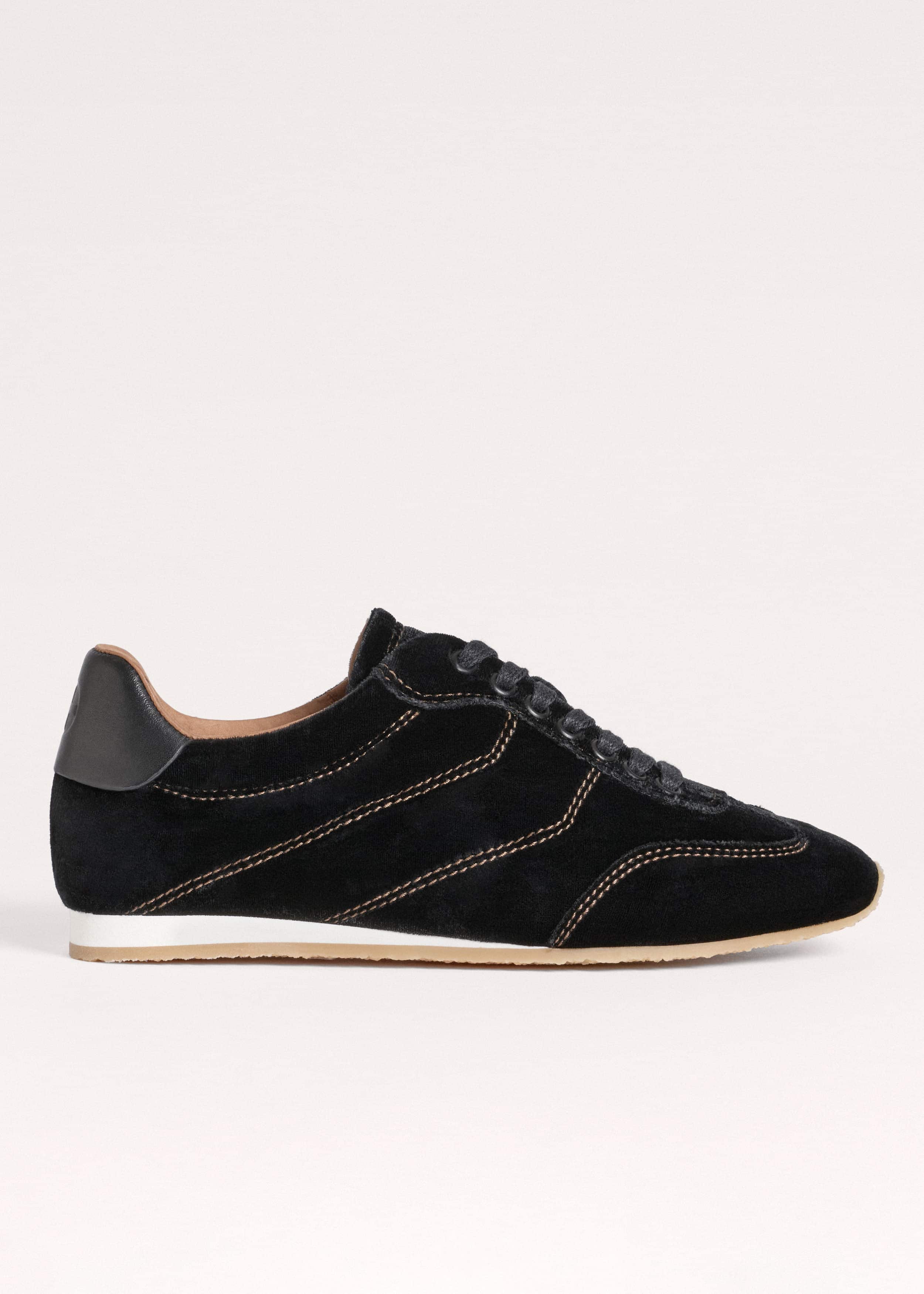 Black Velvet Retro Runner