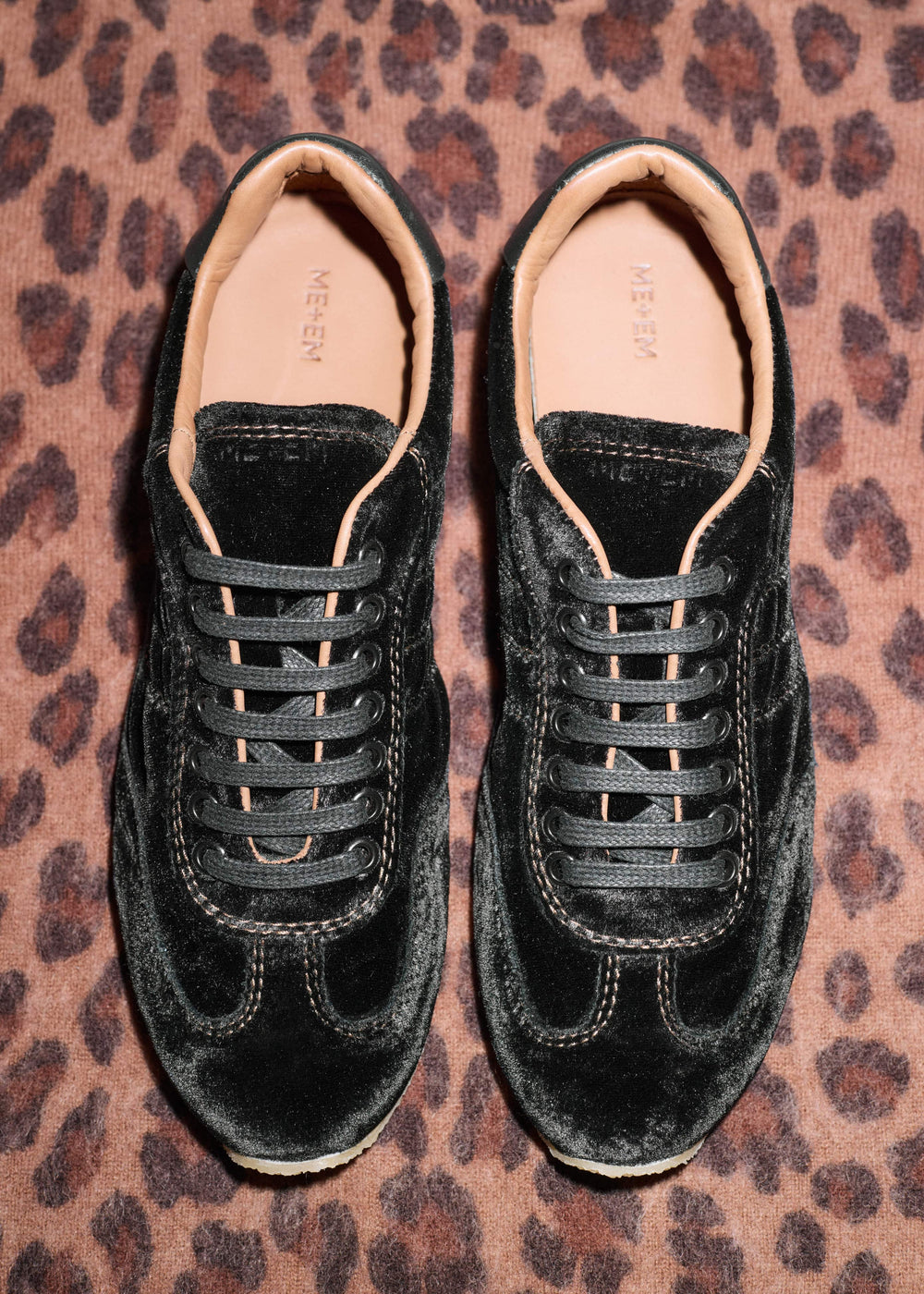 Black Velvet Retro Runner